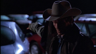 ROSWELL_-_E1X01_PILOT_505.jpg
