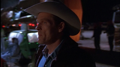 ROSWELL_-_E1X01_PILOT_520.jpg
