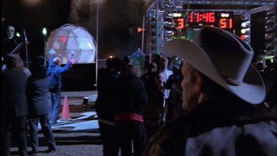 ROSWELL_-_E1X01_PILOT_540.jpg