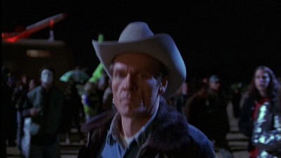ROSWELL_-_E1X01_PILOT_573.jpg