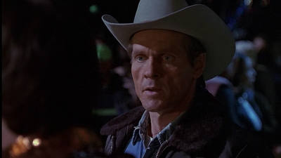 ROSWELL_-_E1X01_PILOT_590.jpg