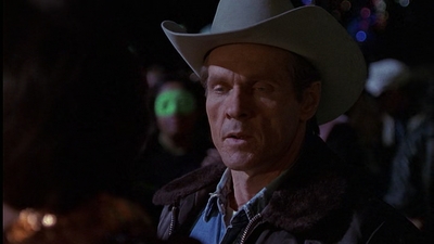 ROSWELL_-_E1X01_PILOT_591.jpg