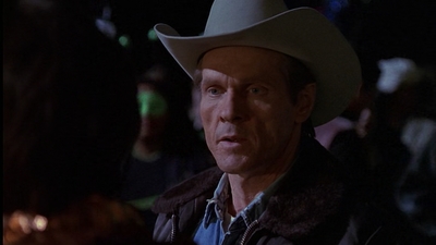 ROSWELL_-_E1X01_PILOT_593.jpg