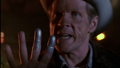 ROSWELL_-_E1X01_PILOT_630.jpg