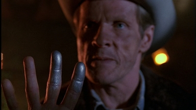 ROSWELL_-_E1X01_PILOT_632.jpg
