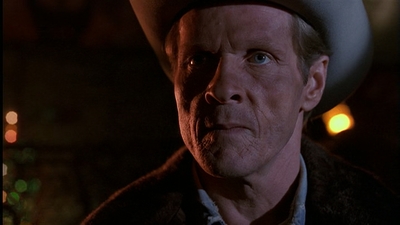 ROSWELL_-_E1X01_PILOT_650.jpg