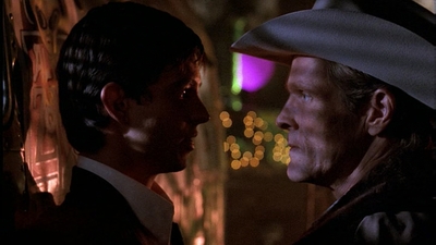 ROSWELL_-_E1X01_PILOT_655.jpg