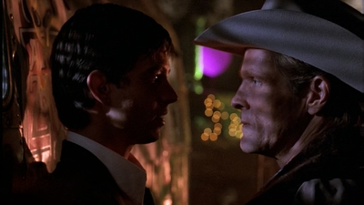 ROSWELL_-_E1X01_PILOT_657.jpg