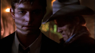 ROSWELL_-_E1X01_PILOT_673.jpg