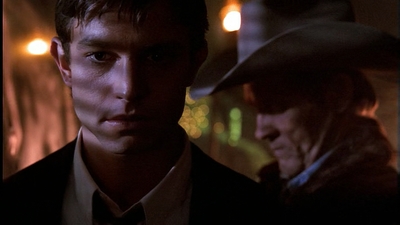 ROSWELL_-_E1X01_PILOT_674.jpg