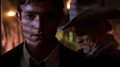 ROSWELL_-_E1X01_PILOT_675.jpg