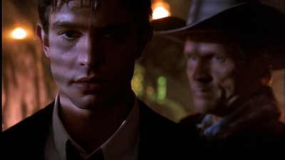 ROSWELL_-_E1X01_PILOT_677.jpg