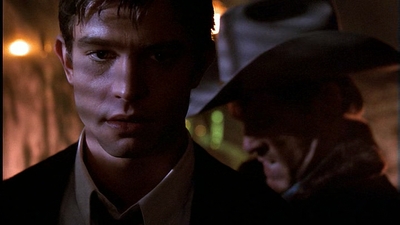 ROSWELL_-_E1X01_PILOT_679.jpg