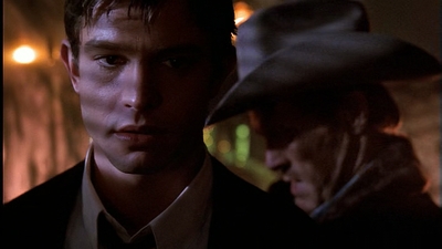 ROSWELL_-_E1X01_PILOT_680.jpg