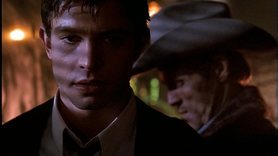 ROSWELL_-_E1X01_PILOT_681.jpg