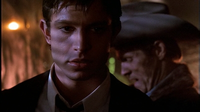 ROSWELL_-_E1X01_PILOT_683.jpg