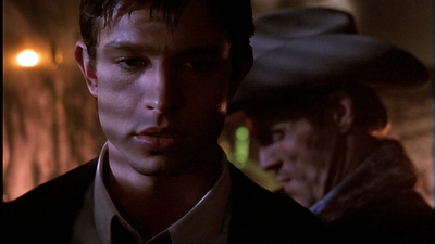 ROSWELL_-_E1X01_PILOT_684.jpg