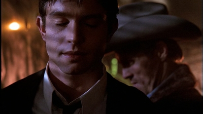 ROSWELL_-_E1X01_PILOT_686.jpg