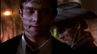 ROSWELL_-_E1X01_PILOT_687.jpg