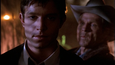 ROSWELL_-_E1X01_PILOT_690.jpg