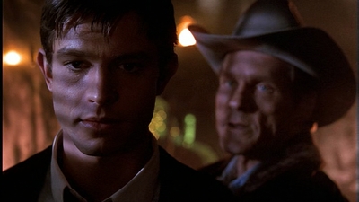 ROSWELL_-_E1X01_PILOT_692.jpg