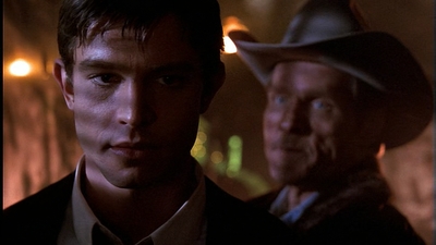 ROSWELL_-_E1X01_PILOT_694.jpg