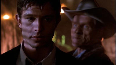 ROSWELL_-_E1X01_PILOT_695.jpg