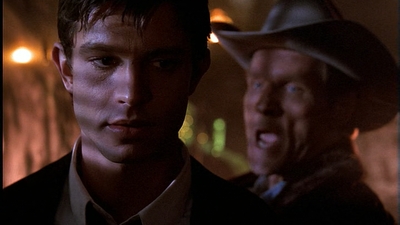 ROSWELL_-_E1X01_PILOT_696.jpg