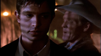 ROSWELL_-_E1X01_PILOT_697.jpg
