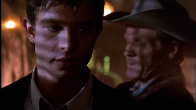 ROSWELL_-_E1X01_PILOT_698.jpg