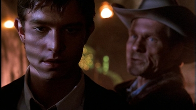 ROSWELL_-_E1X01_PILOT_700.jpg