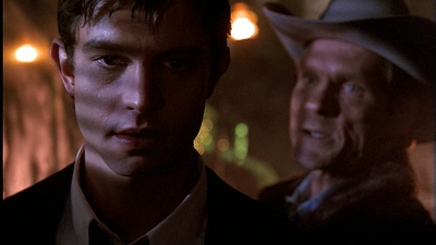 ROSWELL_-_E1X01_PILOT_702.jpg