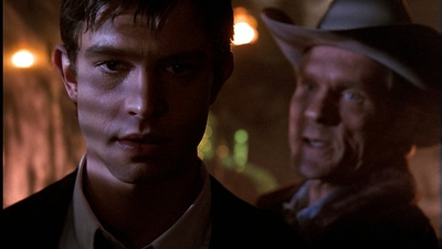 ROSWELL_-_E1X01_PILOT_703.jpg