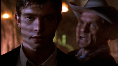 ROSWELL_-_E1X01_PILOT_704.jpg