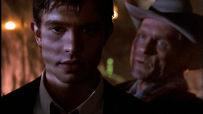 ROSWELL_-_E1X01_PILOT_705.jpg