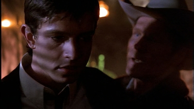 ROSWELL_-_E1X01_PILOT_707.jpg
