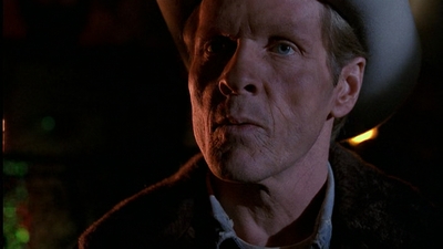 ROSWELL_-_E1X01_PILOT_710.jpg