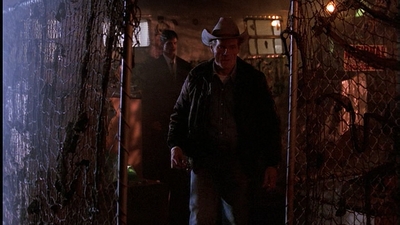 ROSWELL_-_E1X01_PILOT_718.jpg