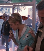 ROSWELL_-_E1X01_PILOT_006.jpg