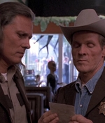 ROSWELL_-_E1X01_PILOT_095.jpg