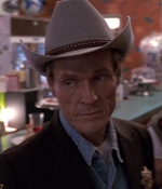 ROSWELL_-_E1X01_PILOT_103.jpg