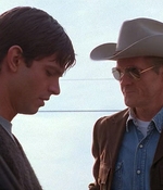 ROSWELL_-_E1X01_PILOT_169.jpg