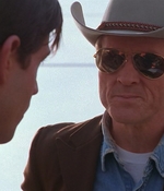 ROSWELL_-_E1X01_PILOT_180.jpg