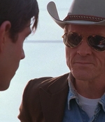 ROSWELL_-_E1X01_PILOT_182.jpg