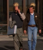 ROSWELL_-_E1X01_PILOT_330.jpg