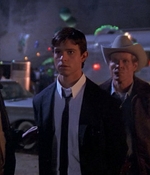 ROSWELL_-_E1X01_PILOT_482.jpg