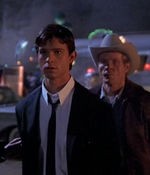 ROSWELL_-_E1X01_PILOT_483.jpg
