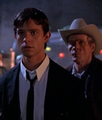 ROSWELL_-_E1X01_PILOT_485.jpg