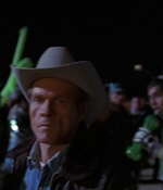 ROSWELL_-_E1X01_PILOT_568.jpg