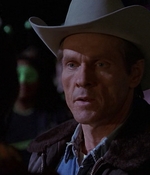 ROSWELL_-_E1X01_PILOT_593.jpg
